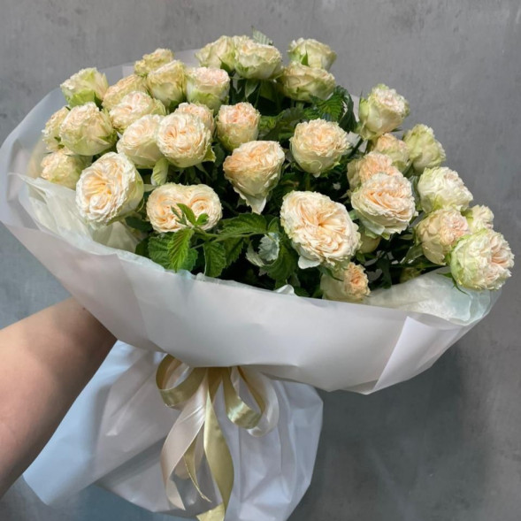 9 кустовых роз в упаковке в Новоозёрном