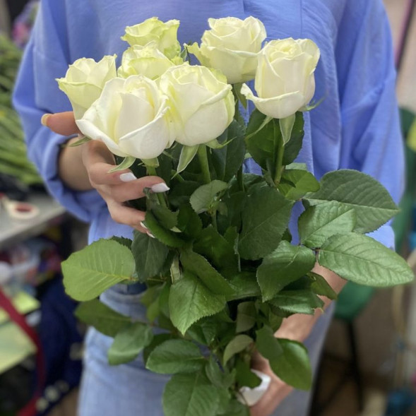 Букет 7 белых роз в Новоозёрном