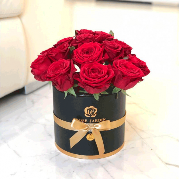 15 красных роз в шляпной коробке в Новоозёрном