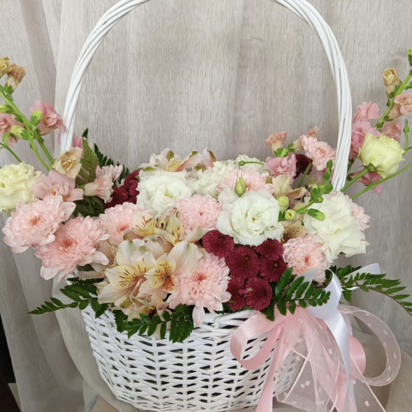 Композиция в корзине «Симпатичная лодочка» в Новоозёрном