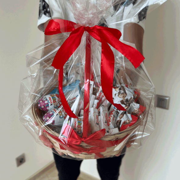 Корзина с киндерами в Новоозёрном