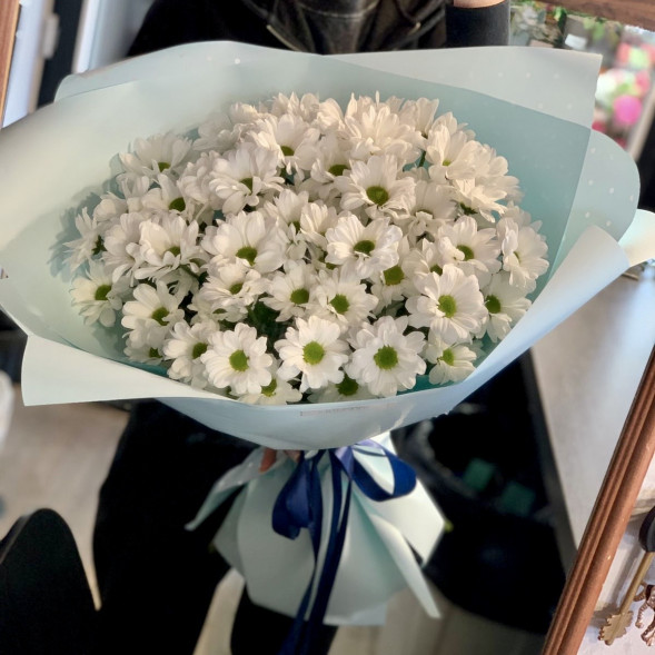 Букет 7 белых кустовых хризантем в Новоозёрном
