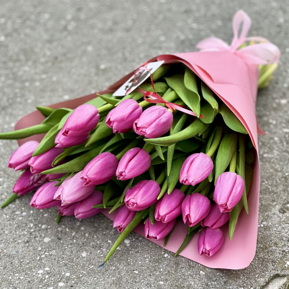 21 розовый тюльпан в Новоозёрном