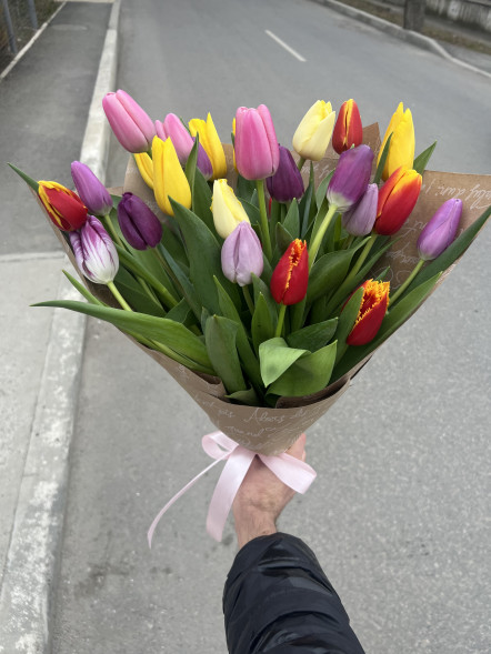 25 тюльпанов микс в упаковке в Новоозёрном