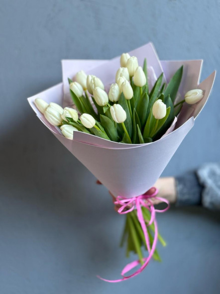 21 белый тюльпан в Новоозёрном