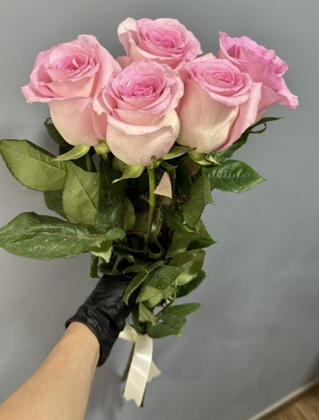 5 розовых роз, лента (Импортные) в Новоозёрном