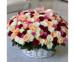 201 роза в корзине