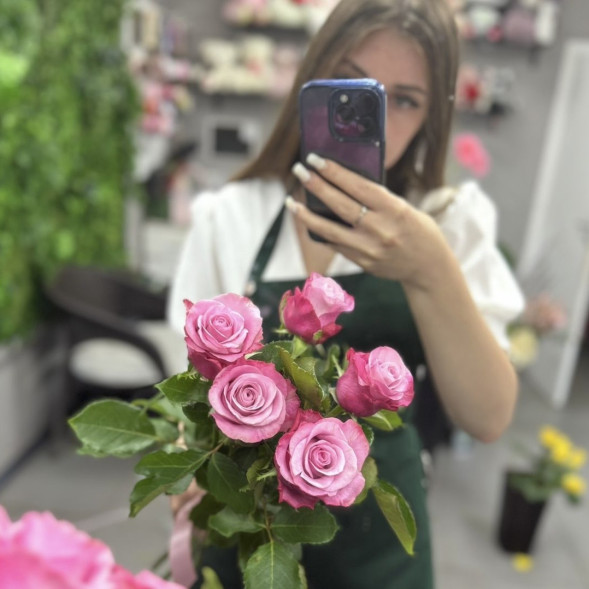 Букет 5 розовых роз в Новоозёрном