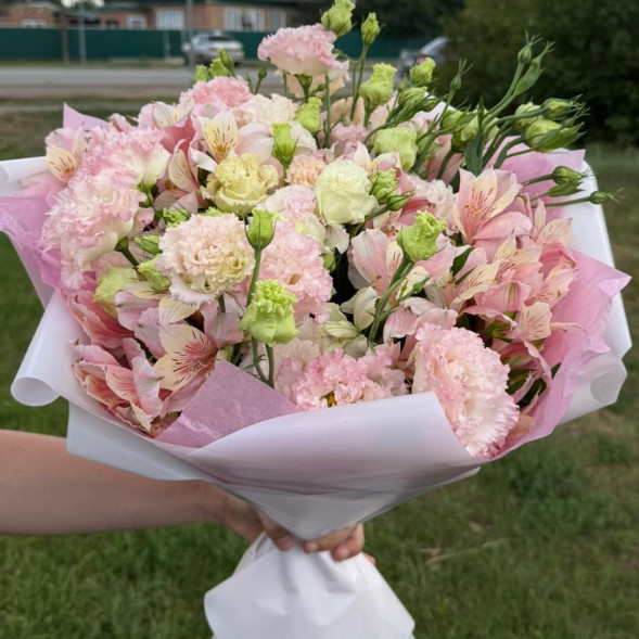 Букет из альстромерий и эустом Зефирное настроение в Новоозёрном