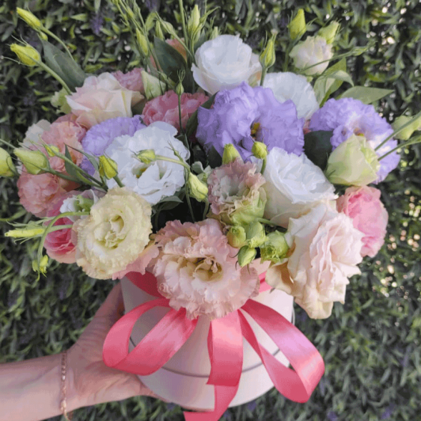 Нежный микс эустом в шляпной коробке в Новоозёрном